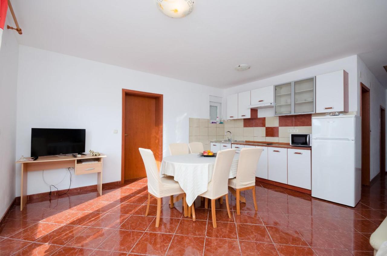 Apartments Pela Lopar Exterior photo