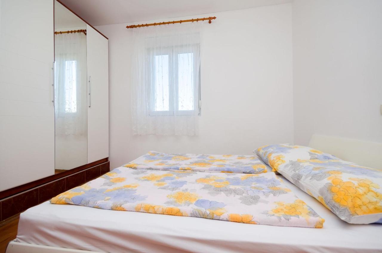 Apartments Pela Lopar Exterior photo
