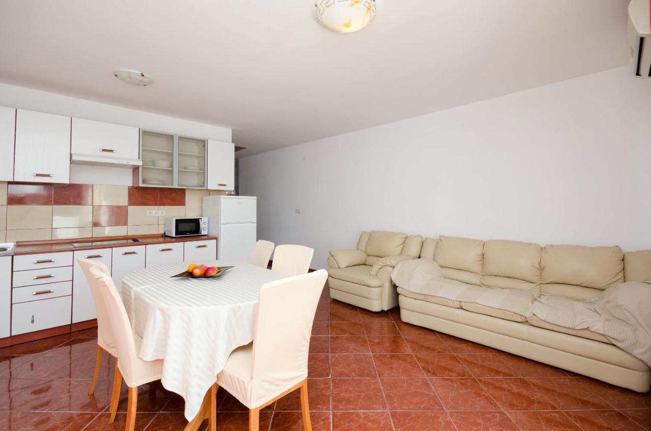 Apartments Pela Lopar Exterior photo