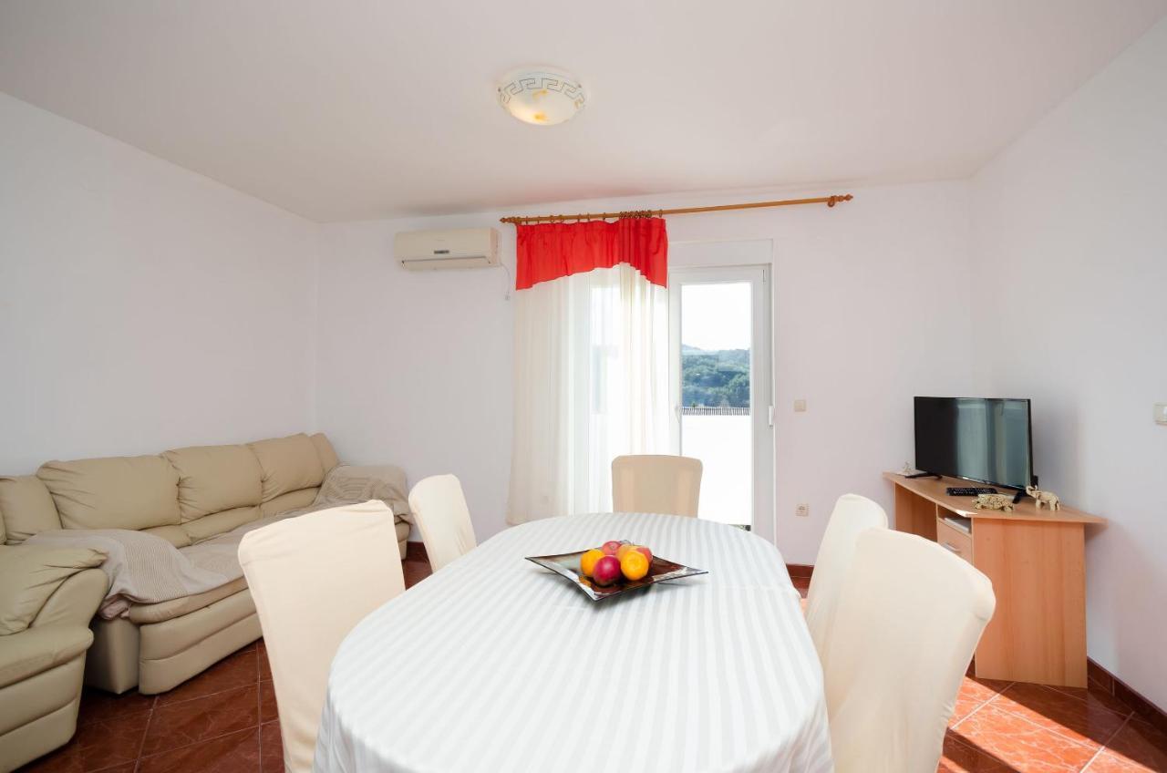 Apartments Pela Lopar Exterior photo