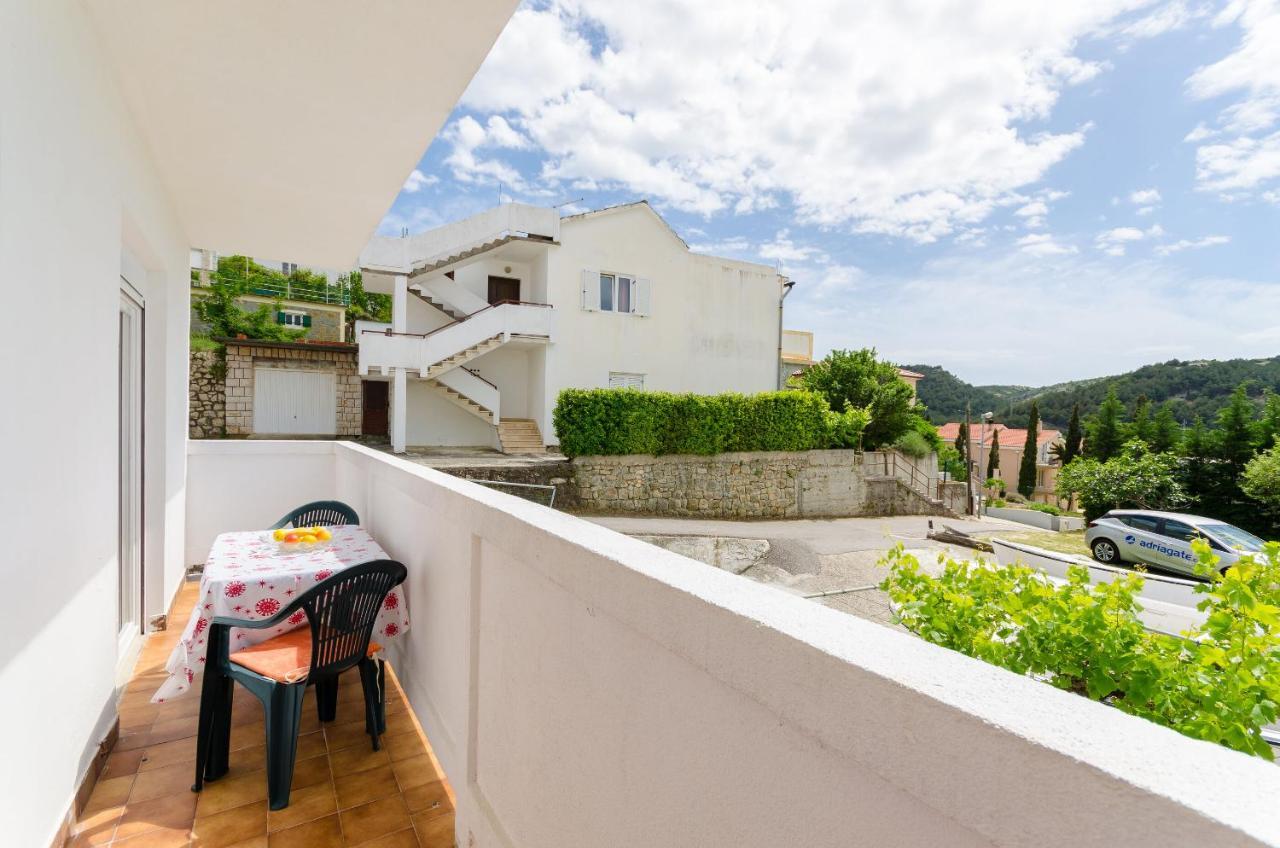 Apartments Pela Lopar Exterior photo